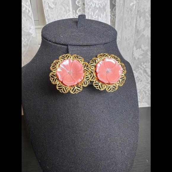 Vintage Floral Clip-On Earrings with Pink Flower and Gold Filigree Design - Picture 1 of 2